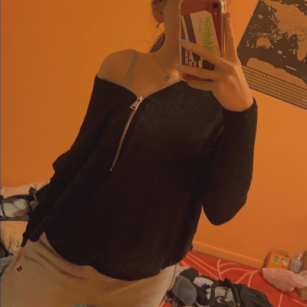 Comfy sweater can be worn 2 ways FITS S & M GREAT